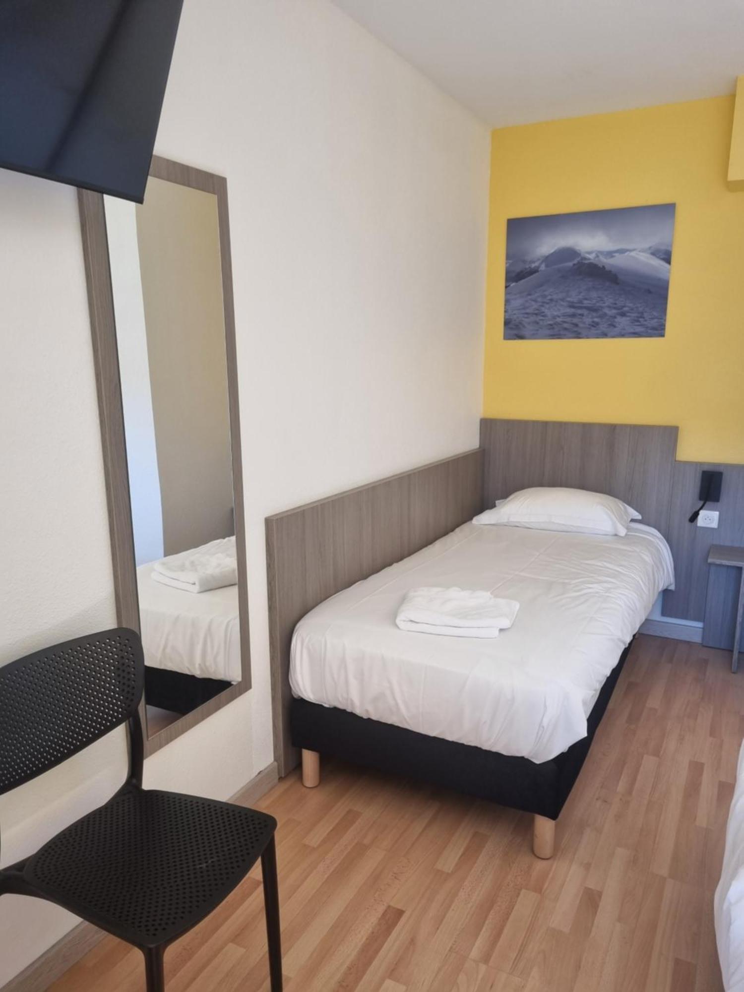 The Originals Access, Hotel Le Lutea Riom-es-Montagnes Екстер'єр фото